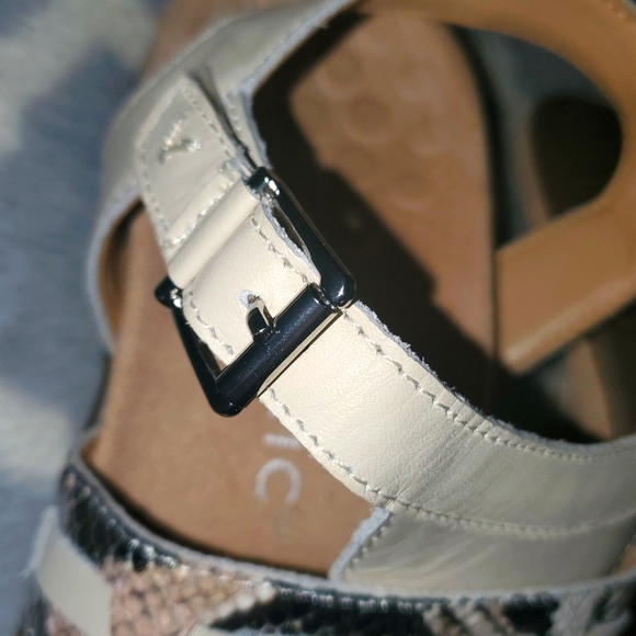 Vionic Womens Lupe Flat Cream Boa Ankle Strap Sandals Size 6 - Picture 7 of 7